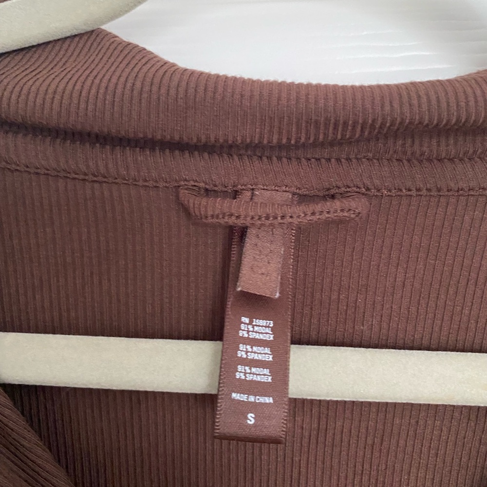 SKIMS Soft Lounge Rib Long Sleeve Sleep Top | Brown | Size S - Picture 3 of 4